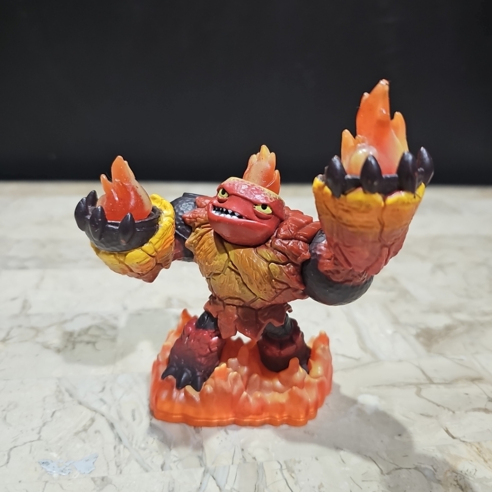 Activision 2012 SKYLANDER Giants- Fire Giant figure Nintendo Wii.